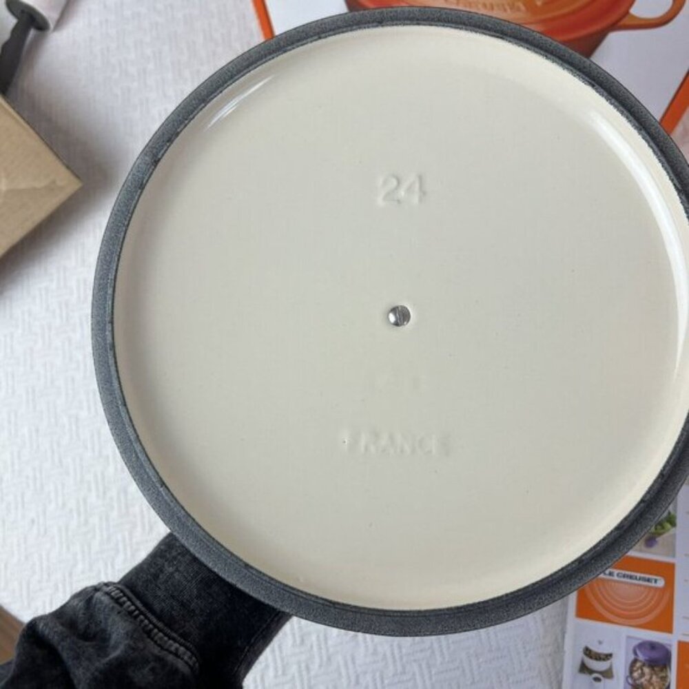 Le Creuset Dutch Oven 4.5Qt 4.2L Shell Pink #24 Brand New in Box 4.2 Casserole - Picture 4 of 11